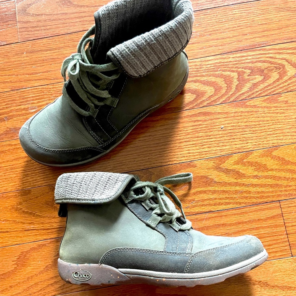 Womens Chaco boots size 9.5